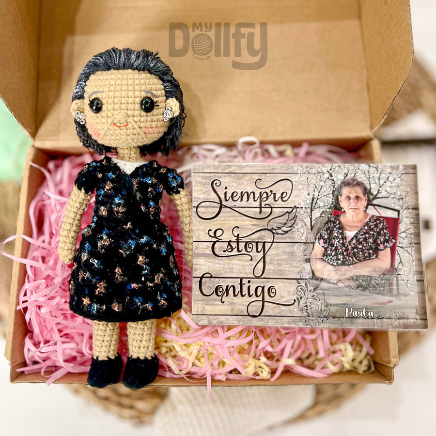 Personalized Crochet Doll with Photo Card "Siempre Estoy Contigo"